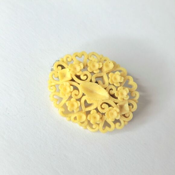 5/$25 Vintage carved floral heart celluloid oval brooch - Picture 1 of 5